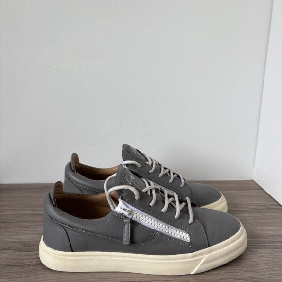 Giuseppe Zanotti Side Zip Low Top Sneakers Gray Men's Sz 41 / 8US Authentic - Picture 2 of 11